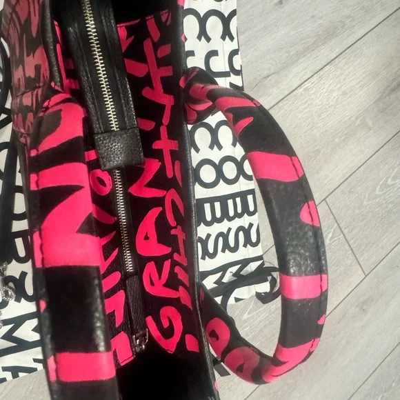 Marc Jacobs Neon Pink and Black Graphic Tote - Picture 5 of 8